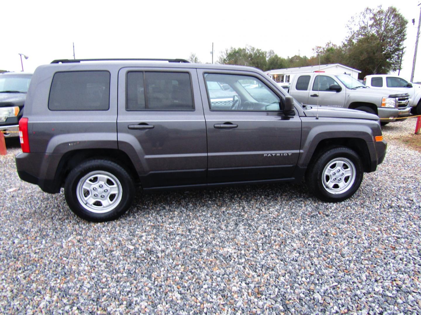 2016 Gray /Gray Jeep Patriot (1C4NJPBBXGD) , Automatic transmission, located at 15016 S Hwy 231, Midland City, AL, 36350, (334) 983-3001, 31.306210, -85.495277 - Photo#6